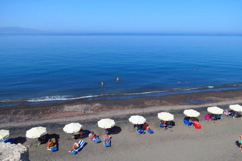 Baxedes beach - Santorini, Photo by: Feel Greece